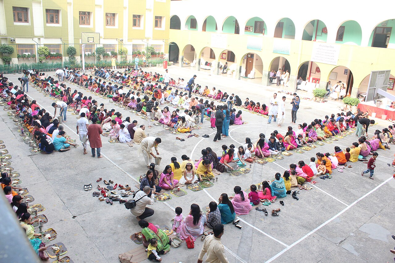 Rows of guests seated for a Ningol Chakkouba community feast in Delhi, 2015